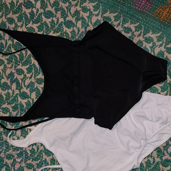 🦋5/$25 swimsuits bundle - Picture 2 of 3